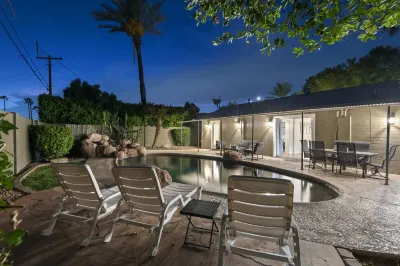 Luxury Heated Pool+2 Kings, BBQ & Steps to Oldtown On the Edge Gallery附近的飯店