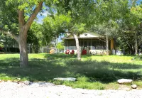 Stunning River Views and Spacious Outdoor Oasis - Captivating Retreat