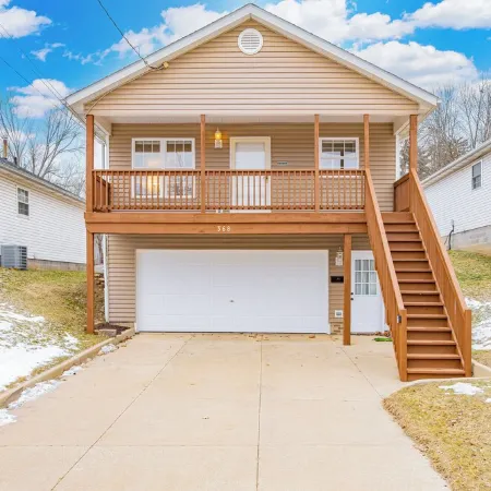 Comfort Awaits at Cozy Get Away - Dog Friendly - 3BD / 2BA + Living Spaces