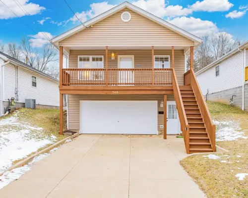 Comfort Awaits at Cozy Get Away - Dog Friendly - 3BD / 2BA + Living Spaces Hotels in Akron