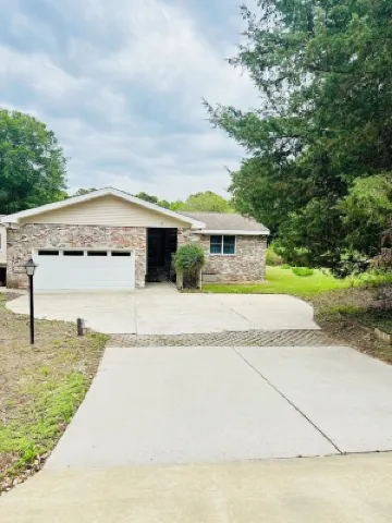 Poseidon’s Big Getaway – 3BR/2BA Surrounded by Nature, Minutes from the Beach!