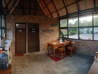 Dekamil Cottage Villa Kebun Hotel di Parit Padang
