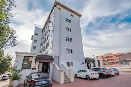 Emakhosini Hotel on East Отели в г. Дурбан