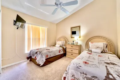 Inviting Pool and Exciting Game Room - Gorgeous Retreat Hotels in Downtown Kissimmee
