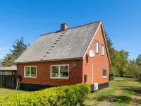 "Arben" - 900m from the sea Hotels in 