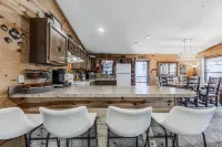 Enchanting Mountain Retreat with Hot Tub and Fireplace - Cozy Sanctuary Hotels in Ruidoso