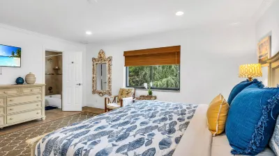 Private Covered Patio and Rooftop Viewing Deck - Stylish Coastal Haven