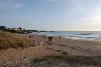 Contemporary villa in Le Pouliguen, 150m from the wild coastline Các khách sạn ở Le Pouliguen