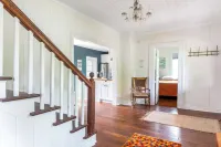 NEW! Marigold & Poppy - Group-Friendly Douglas Retreat - Central & Walkable