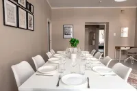 2Ndhomes Bright & Spacious 5Br Apartment - Homestays