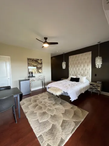 The Guesthouse at the Lonely Oak