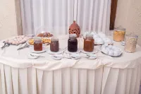 Cavos Bay Hotel & Studios - breakfast