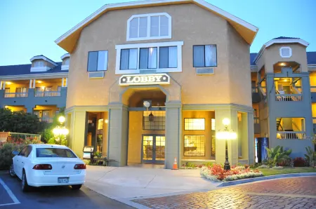 Oak Tree Inn Отели в г. Монровия