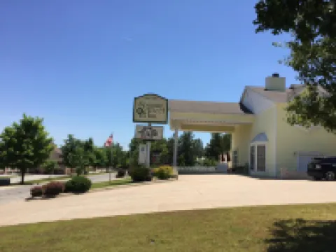 Spinning Wheel Inn Hotels in Branson