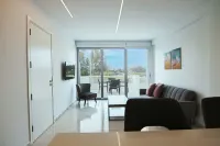 Phaedrus Living: Seaside Deluxe Flat Harbour 106 Hotels in 