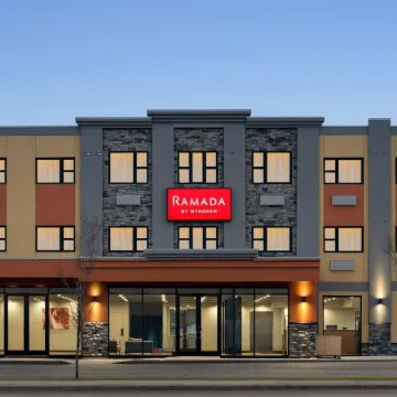 Ramada by Wyndham West Edmonton Hotel & Suites