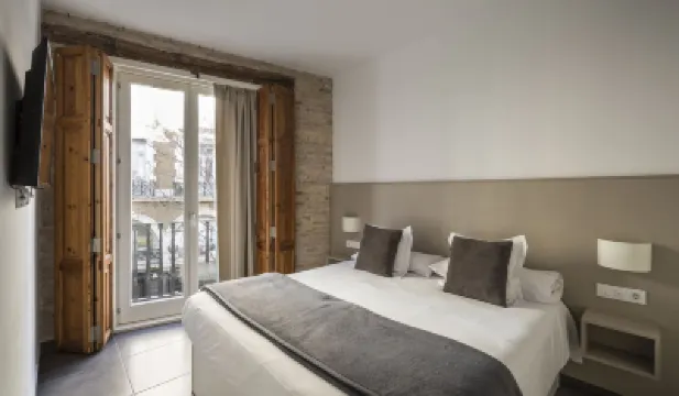 Mon Suites San Martin Hotels near Plaza Redonda