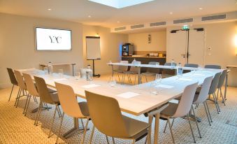 Yac Paris Clichy, A Member of Radisson Individuals