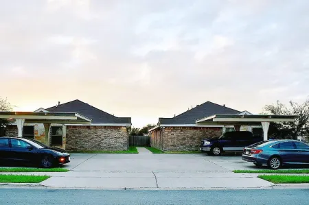 2Bd 2BT Apt Near University