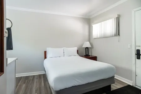 Cozy Stay in Brownstown w/ Wi-fi & Streaming TV