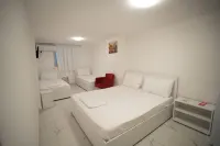 Enles Hostel Hotel a 