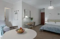 Captain's Seafront Apartments فنادق في Perigiali