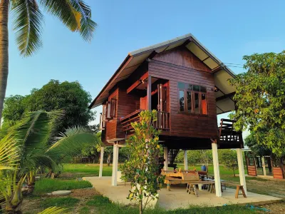 Shine Villa Sukhothai Hotels near Wat Nong Rang Nuea