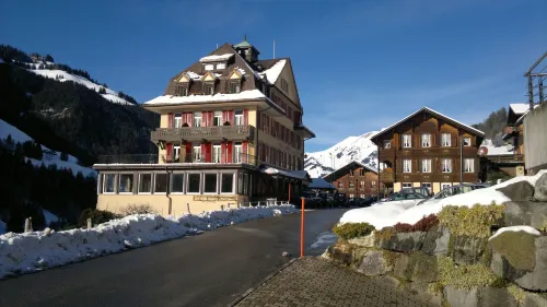 Historisches Hotel Bären Hotels in Kandergrund