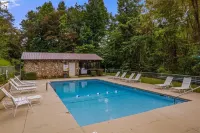 Bearadise Mountain Getaway by Eden Crest Hôtels à : Cosby