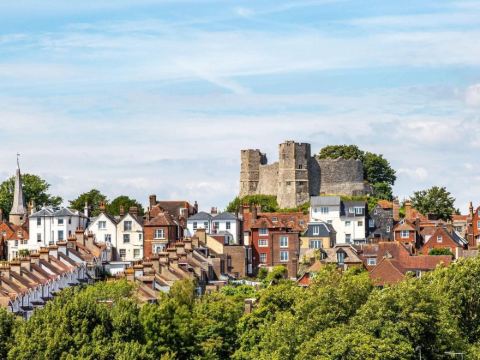 1-Bed Apartment in Lewes Located Near Town Centre!