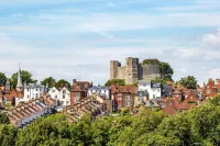 1-Bed Apartment in Lewes Located Near Town Centre! Hotels in Lewes
