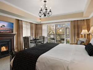 Oak Bay Beach Hotel