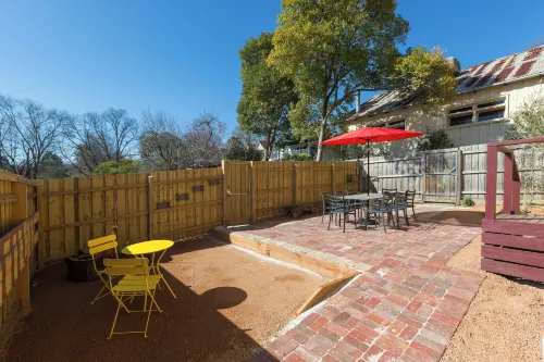 The Old Mechanics Hotel a Dixons Creek