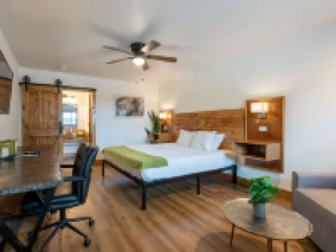 斯普林斯旅館和咖啡館 温泉村酒店