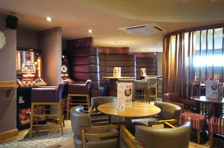 Premier Inn Glasgow Newton Mearns (M77 J4) Отели рядом с достопримечательностью «Tesco Superstore»