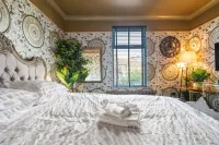 Lux Versace 1 Bed, Hot Tub, Pool Table, Sky Tv Hotels in Leyton