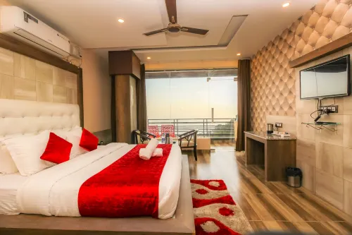 King Castle Mcleodganj-Centrally Heated and Air Cooled- Near Mall Road - Free Parking - balcony