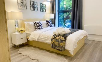 Newpointe Luxury Serviced Apartment at the Atrium