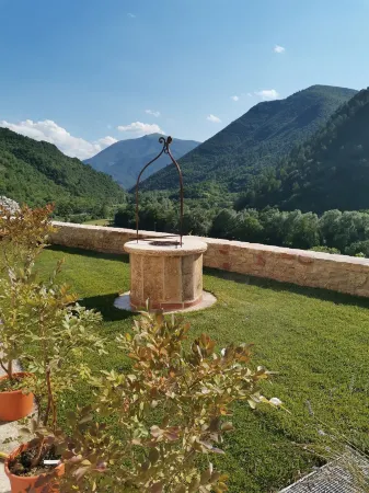 Torre Del Nera Albergo Diffuso & Spa Отели в г. Каша