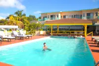 Bird Rock Beach Hotel - Uima-altaat