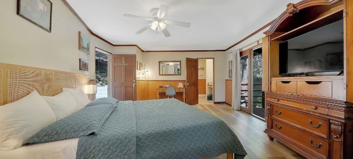 Narrow Gauge Inn Hotels in Madera County