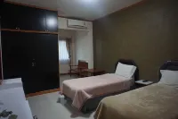 Wetsawat Place Hotel Hotels near Wat Thung Sadao