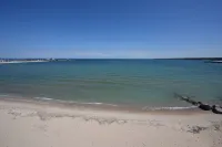 Hamilton Inn Select Beachfront Mackinaw City - Beach