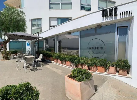 Take Surf Hostel Conil Отели в г. Конил-де-ла-Фронтера