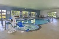 Holiday Inn Express & Suites STEVENS POINT by IHG - Pool