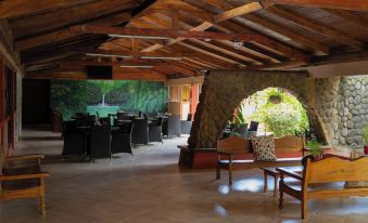 Hotel Las Espuelas, Bar & Restaurant