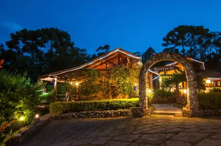 Pousada Cantinho Das Estrelas Отели рядом с достопримечательностью «Escola Mineira de Falcoaria»