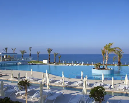 King Evelthon Beach Hotel & Resort Hotels in Chloraka