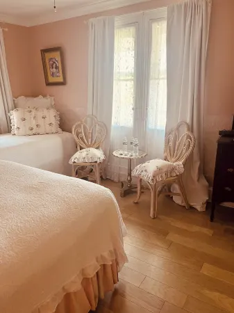 Walden on the Pond Отели рядом с достопримечательностью «Парк Дивайн»