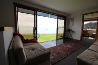 Te Puru Beach Lodge - 5-Star